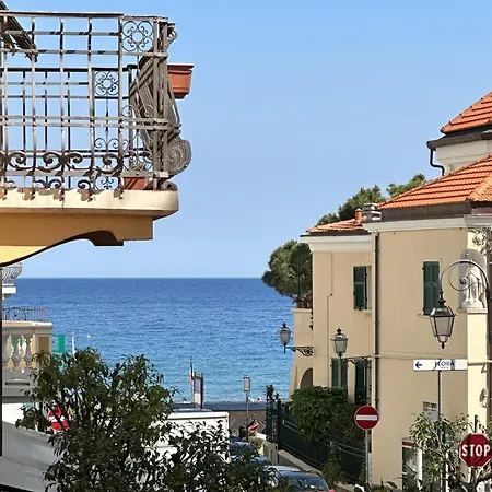 Appartement Bilocale Borgo Coscia à Alassio Extérieur photo